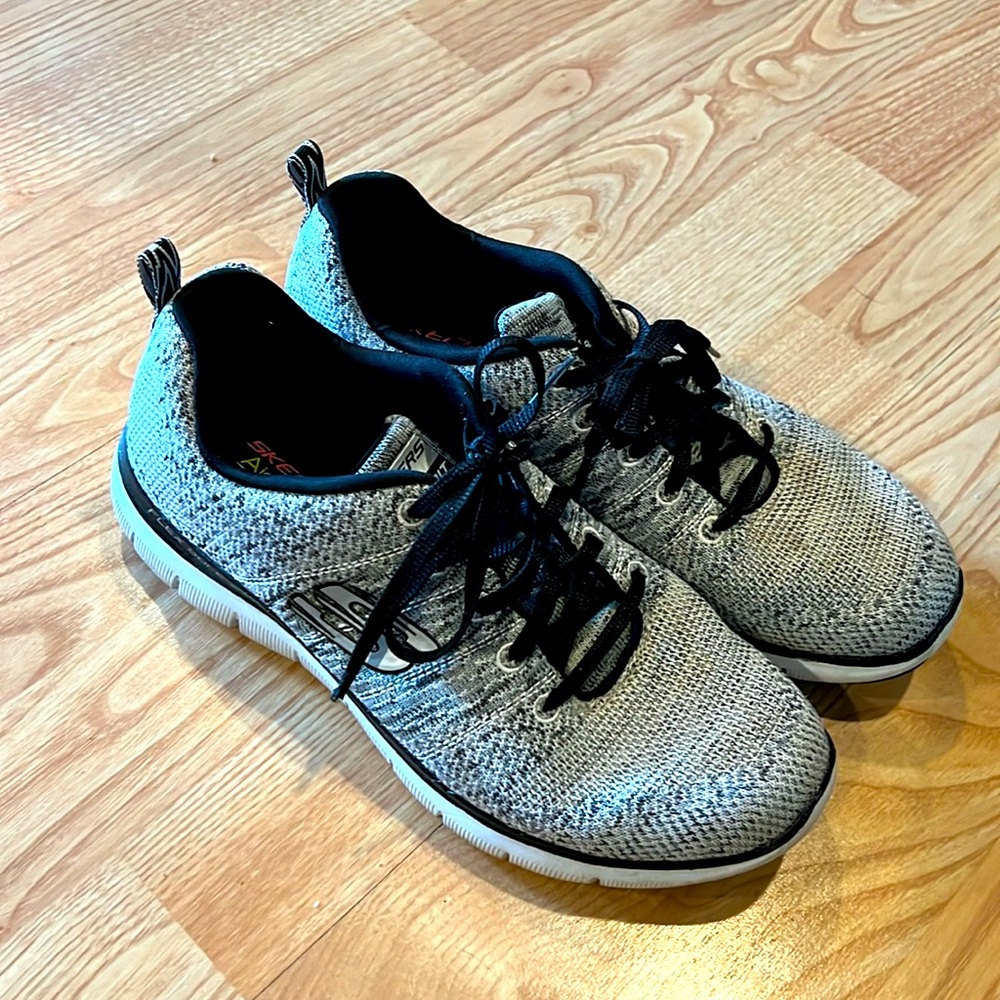 Sketchers Sneakers Size 9